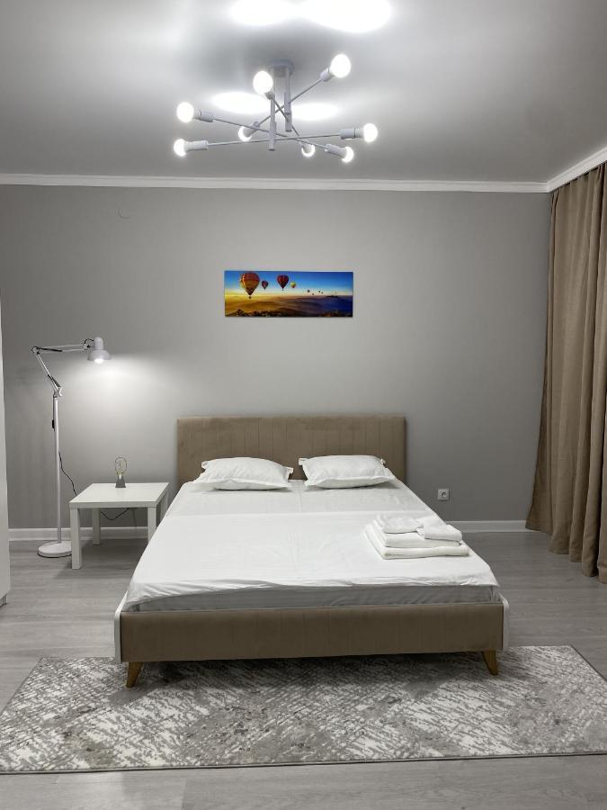 Уютная 1 Комнатная Freedom Apartment Astana Luaran gambar