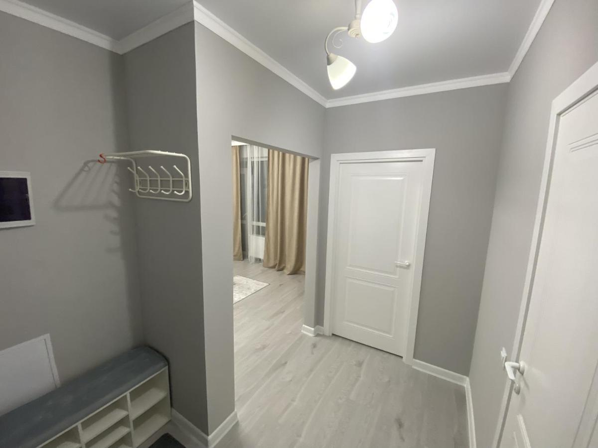 Уютная 1 Комнатная Freedom Apartment Astana Luaran gambar