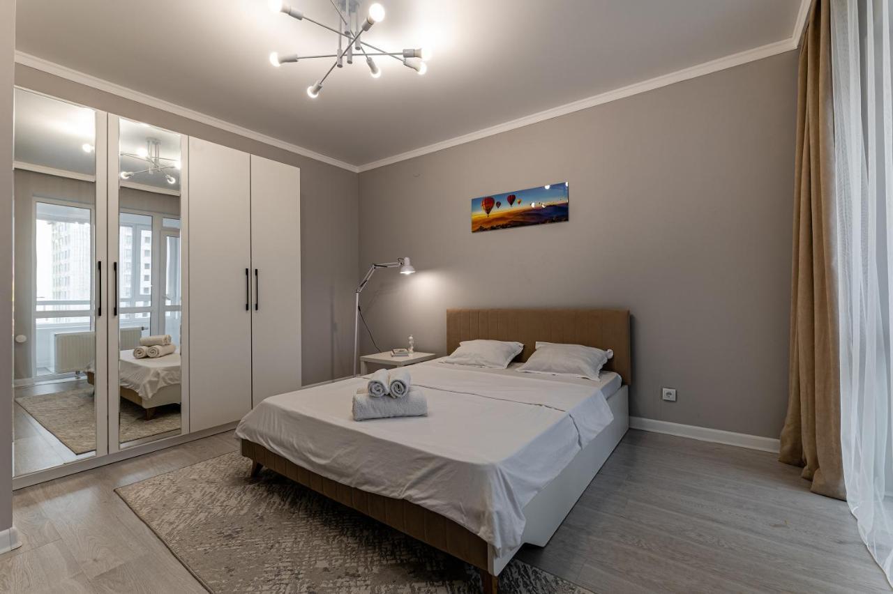 Уютная 1 Комнатная Freedom Apartment Astana Luaran gambar