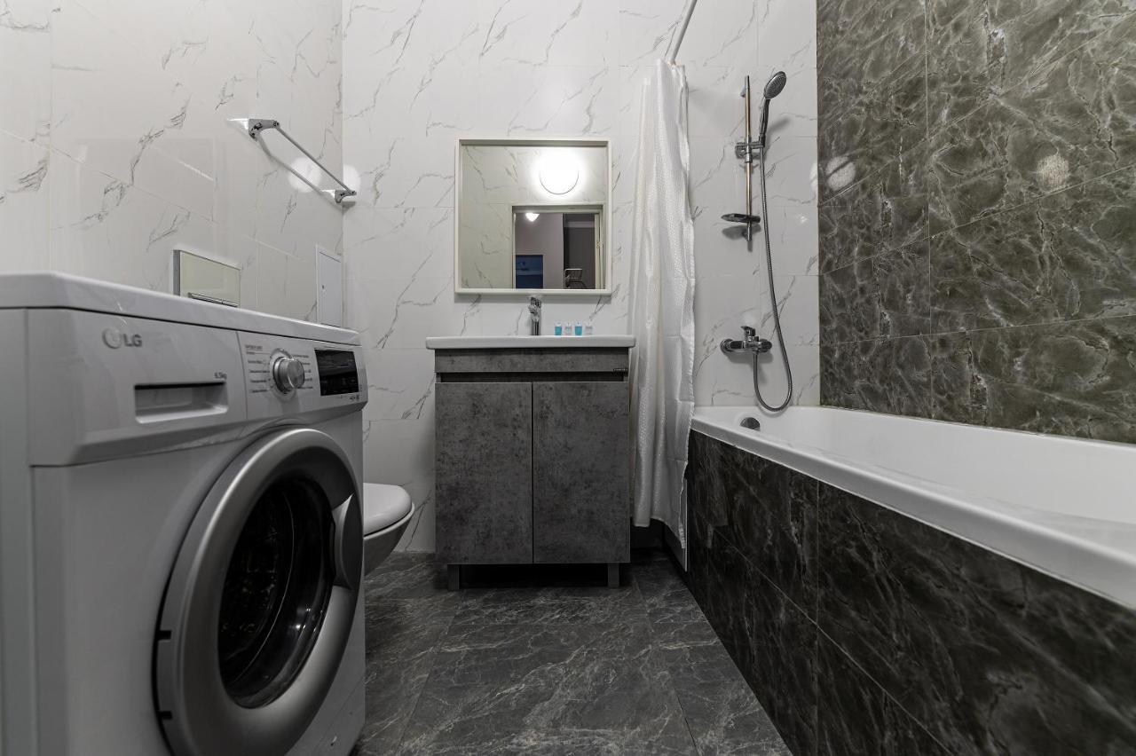 Уютная 1 Комнатная Freedom Apartment Astana Luaran gambar