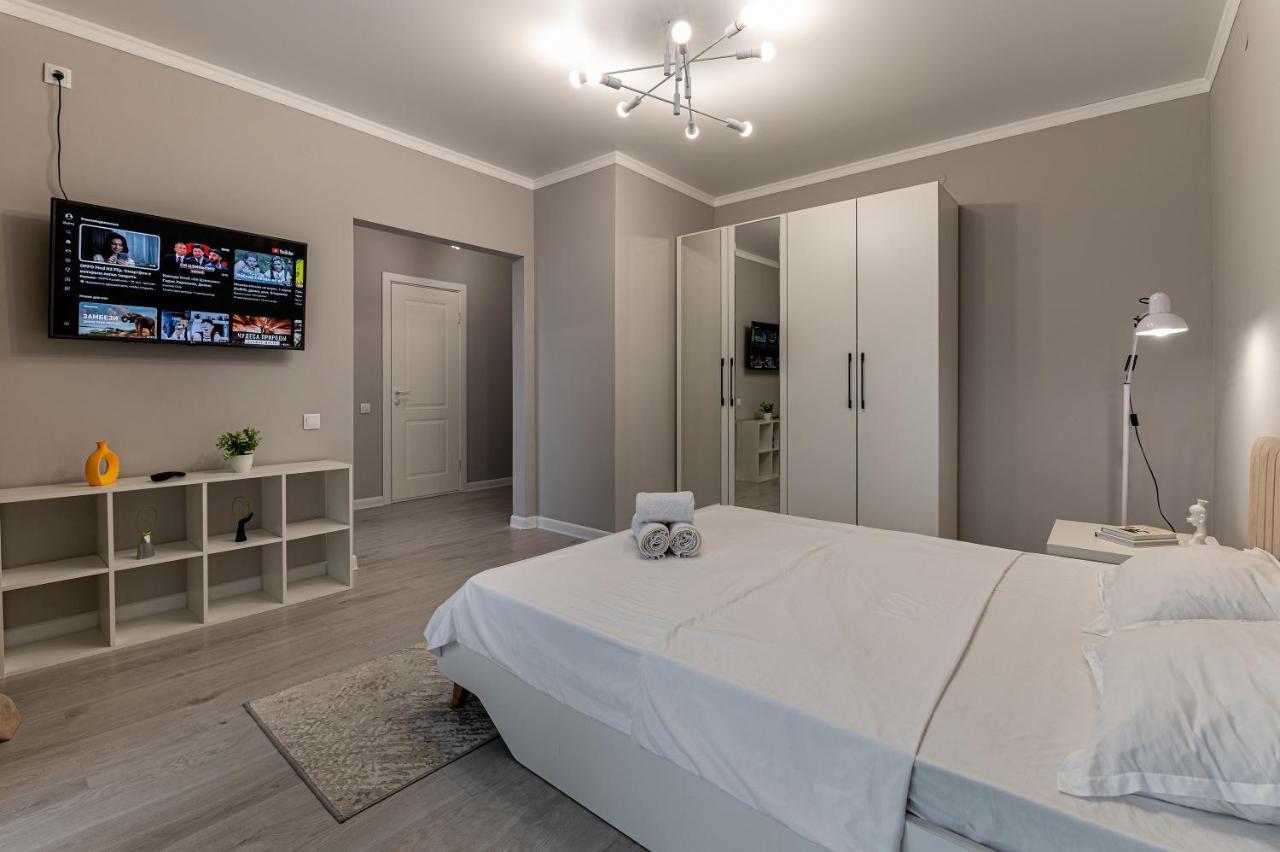 Уютная 1 Комнатная Freedom Apartment Astana Luaran gambar