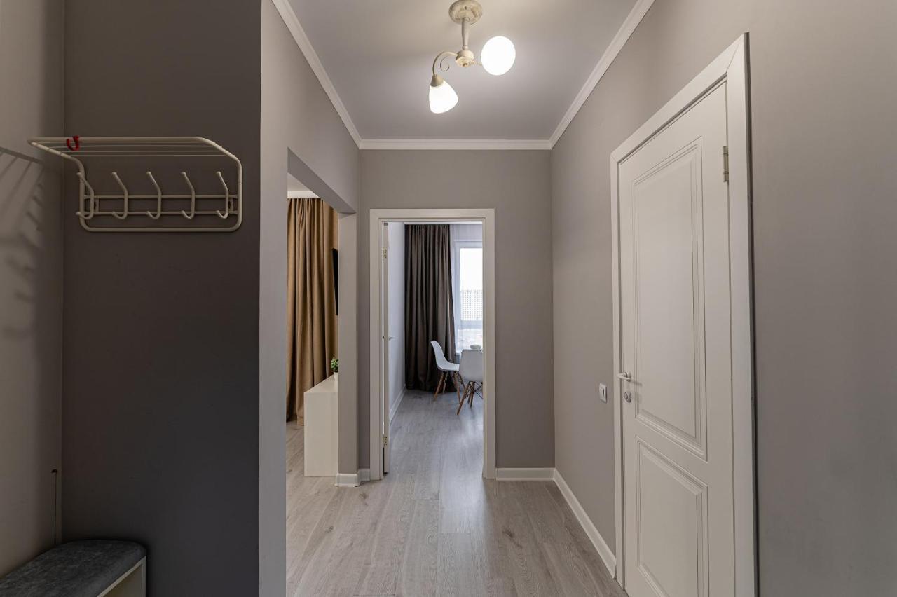 Уютная 1 Комнатная Freedom Apartment Astana Luaran gambar