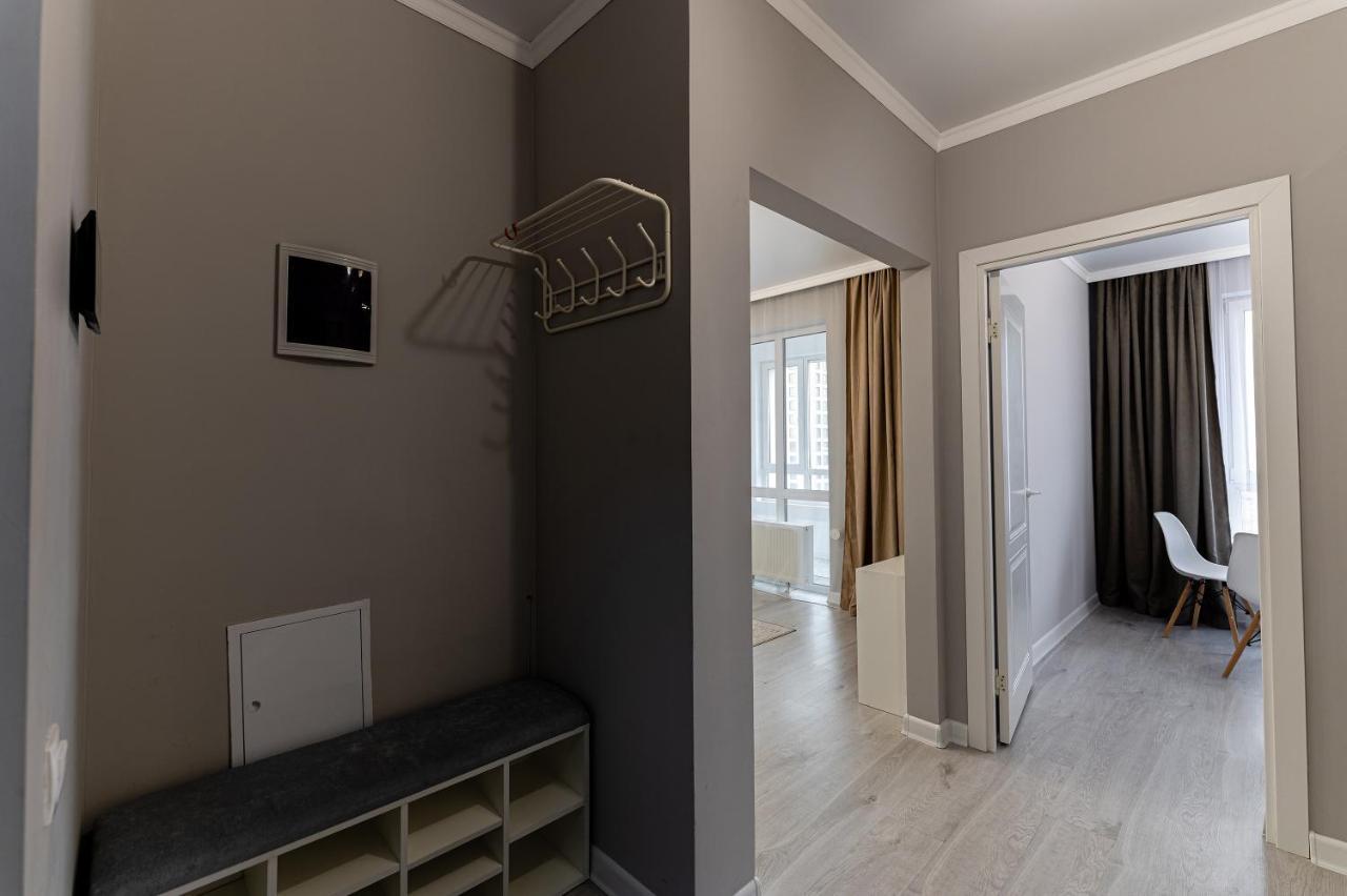 Уютная 1 Комнатная Freedom Apartment Astana Luaran gambar